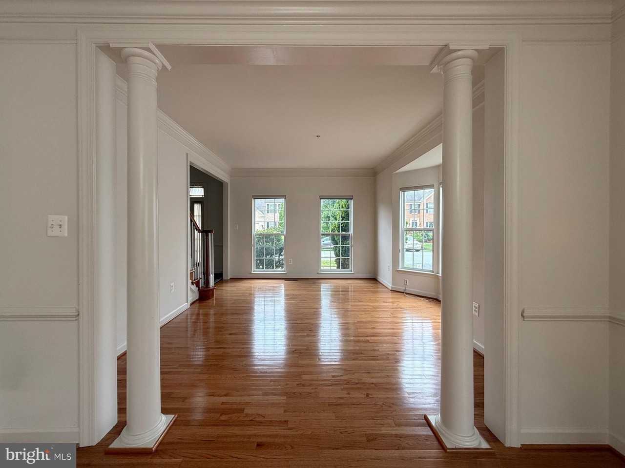 4415 Medallion Dr - Photo 6 of 50
