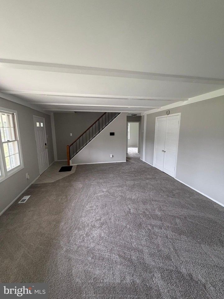 111 Edge Ln - Photo 3 of 37