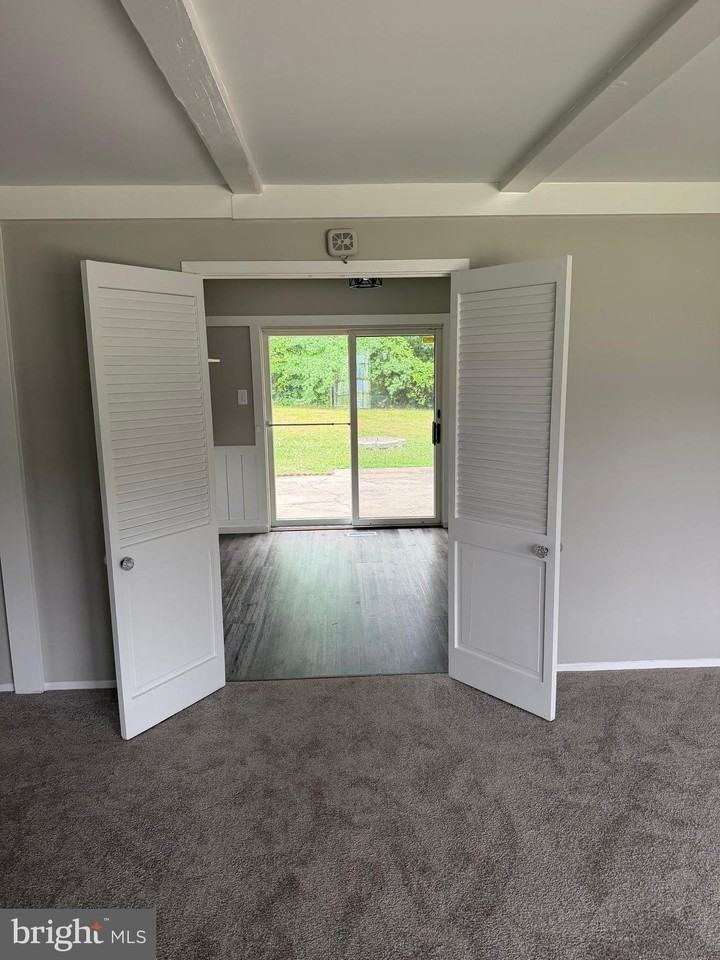 111 Edge Ln - Photo 6 of 37