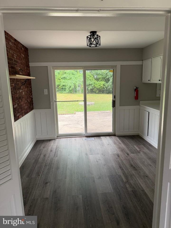 111 Edge Ln - Photo 7 of 37