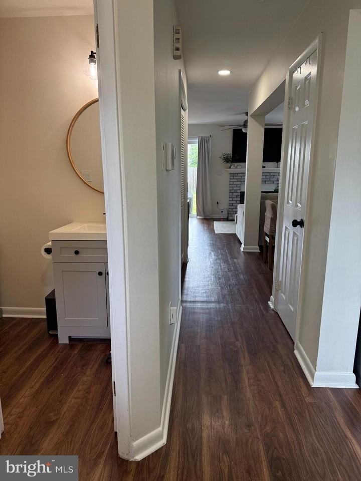 703 Stillhouse Ln - Photo 3 of 17