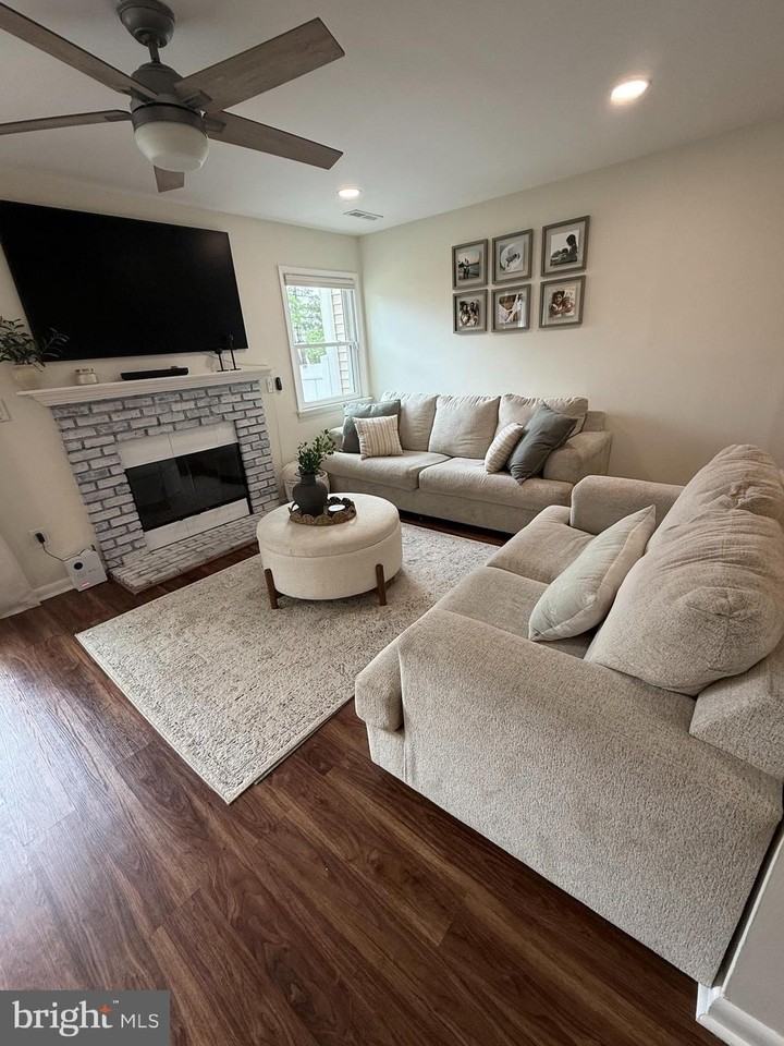 703 Stillhouse Ln - Photo 5 of 17