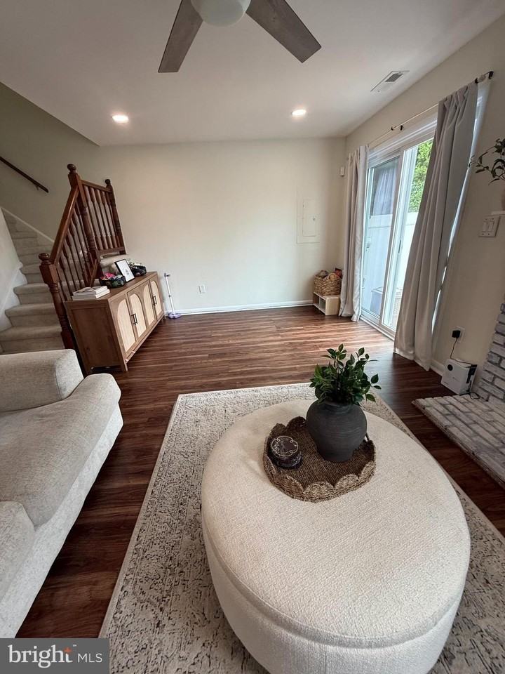 703 Stillhouse Ln - Photo 6 of 17