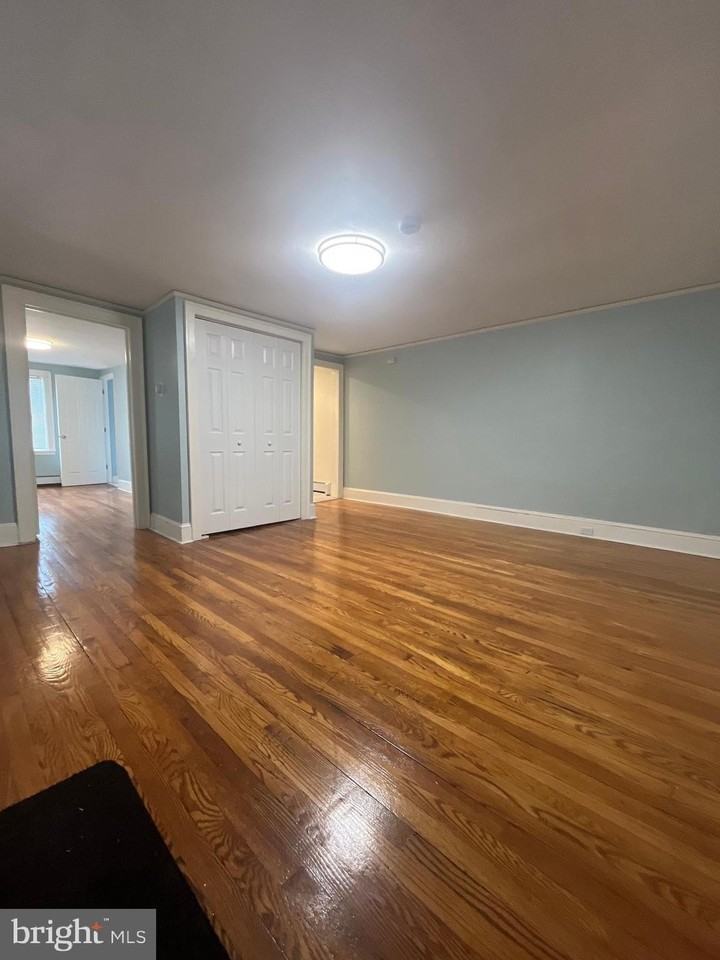 345 Nassau St #6 - Photo 2 of 6