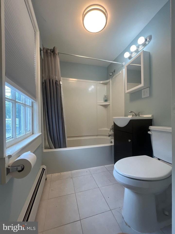 345 Nassau St #6 - Photo 4 of 6