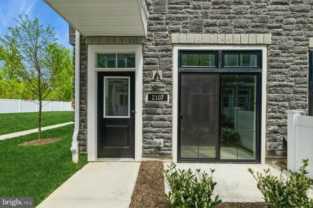 2107 Donatello Dr - Photo 6 of 45