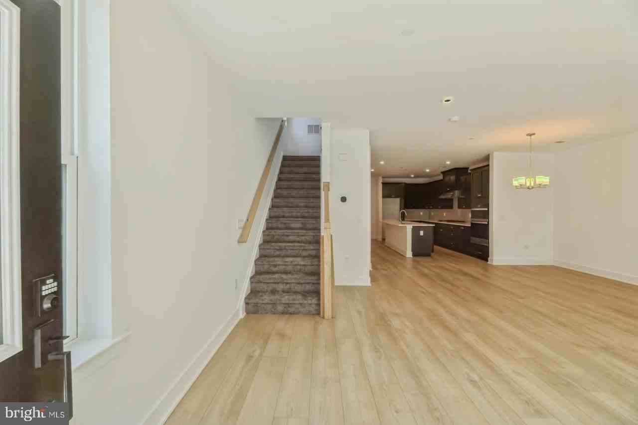 2107 Donatello Dr - Photo 7 of 45