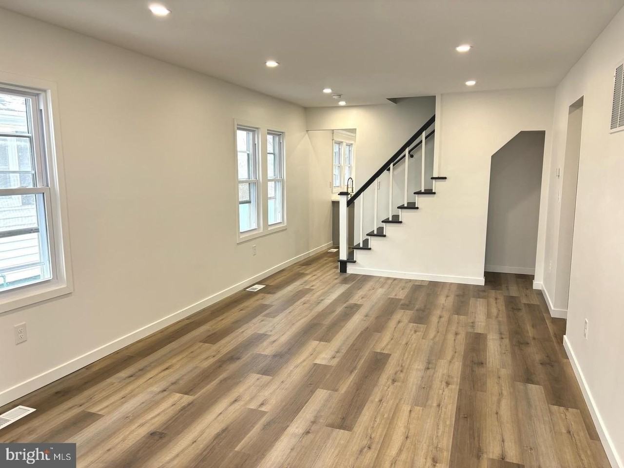 1019 S Broadway - Photo 2 of 27