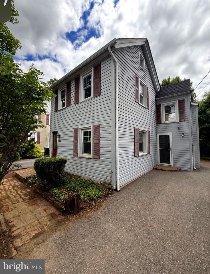 1094 Kings Hwy - Photo 2 of 20