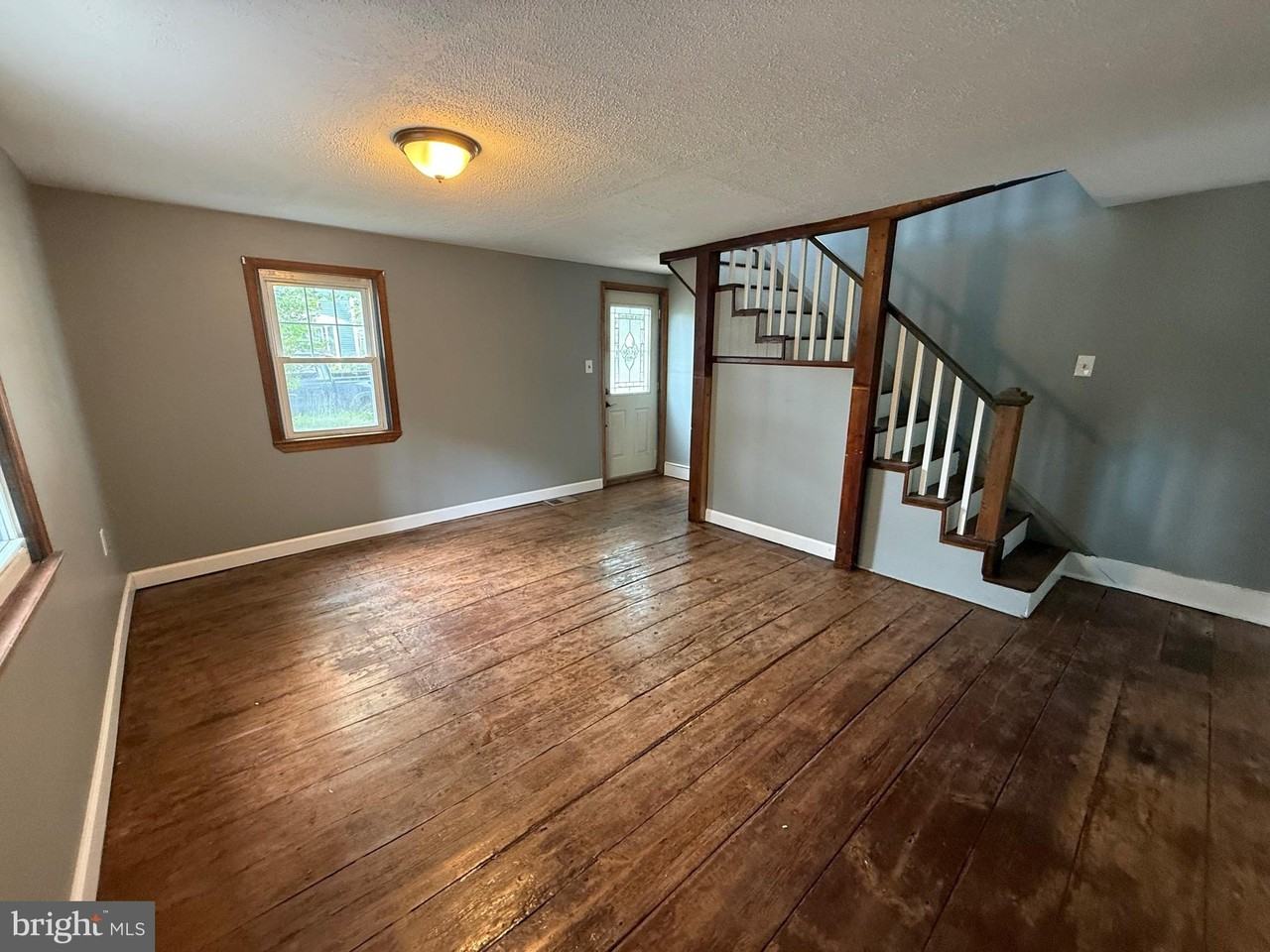 1094 Kings Hwy - Photo 4 of 20