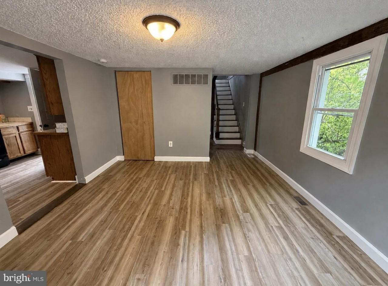 1094 Kings Hwy - Photo 6 of 20