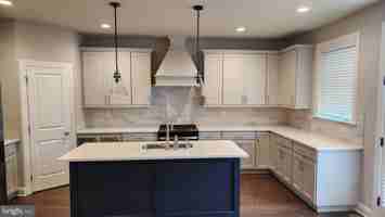 featured image of 212 Foxhedge Rd