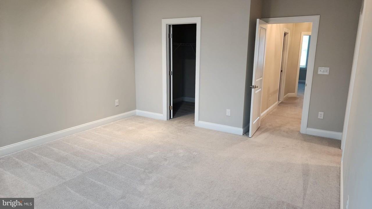 212 Foxhedge Rd - Photo 5 of 34
