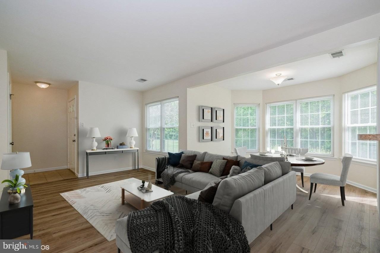 35019 Bennett Pl - Photo 3 of 16