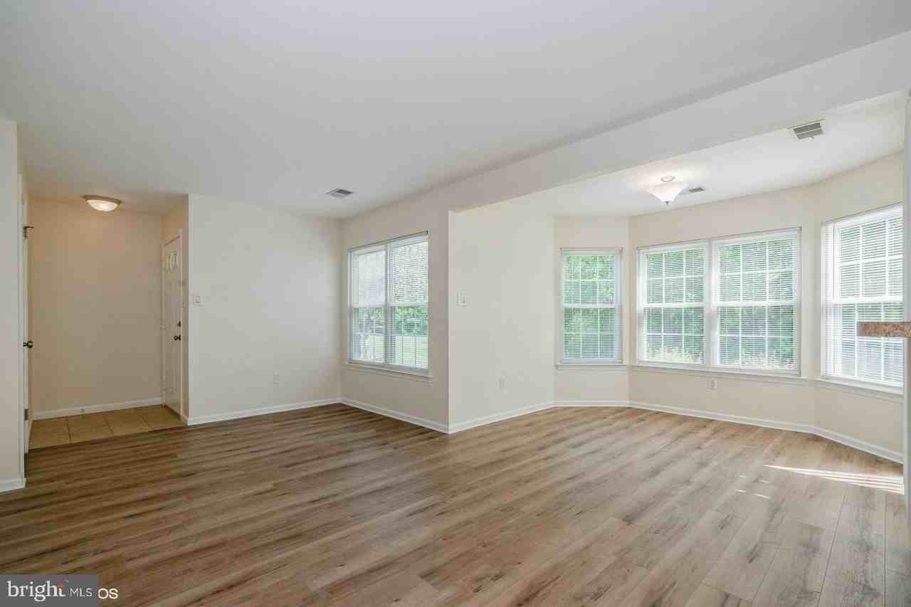 35019 Bennett Pl - Photo 5 of 16