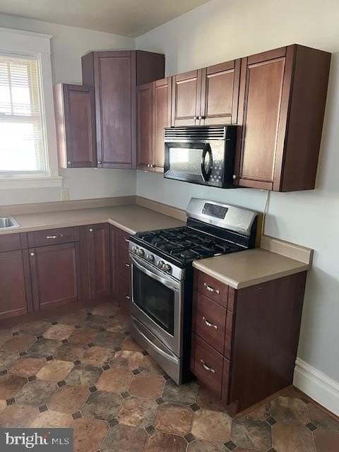 535 Bridge St - Photo 6 of 20