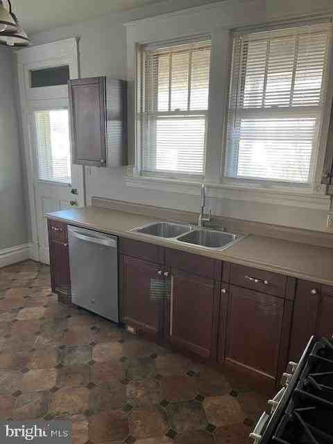 535 Bridge St - Photo 7 of 20