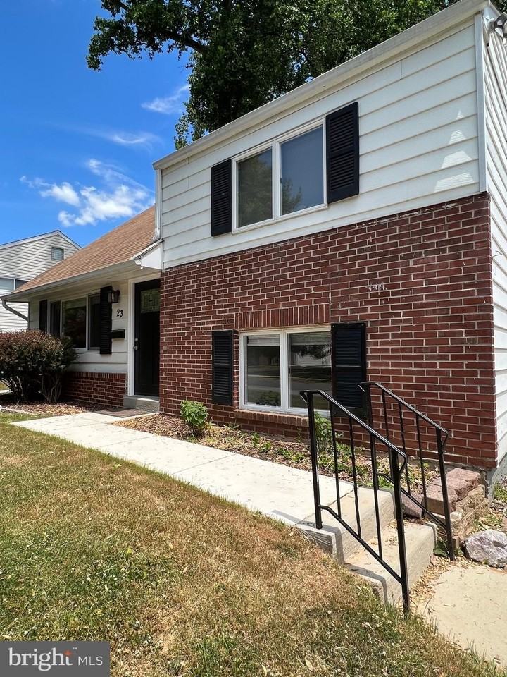 23 Greentree Ln - Photo 3 of 28