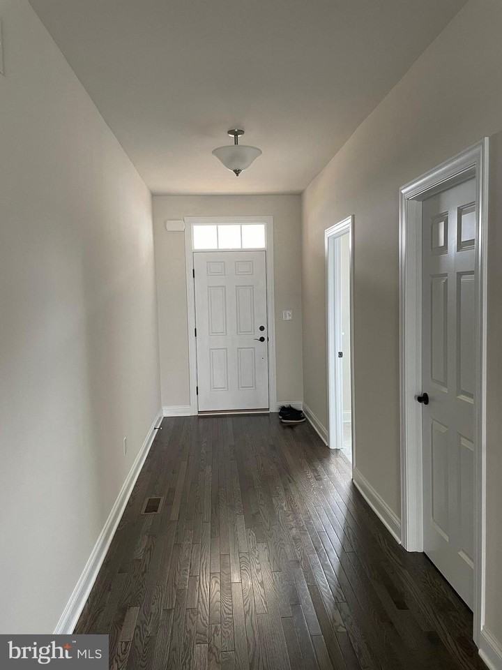 512 Lewis St - Photo 2 of 50
