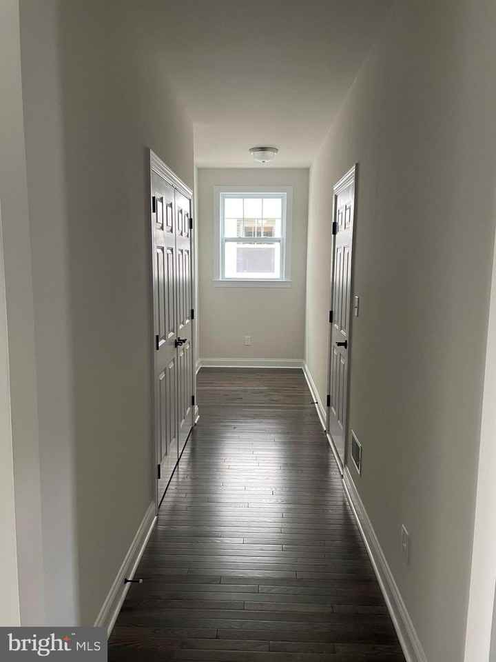 512 Lewis St - Photo 3 of 50