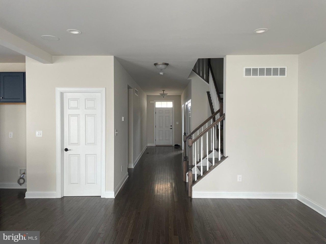 512 Lewis St - Photo 4 of 50