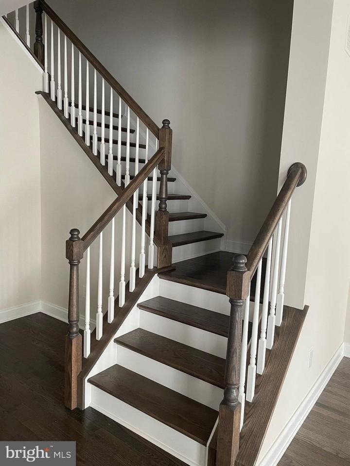 512 Lewis St - Photo 5 of 50