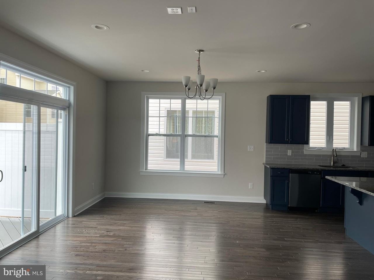 512 Lewis St - Photo 7 of 50
