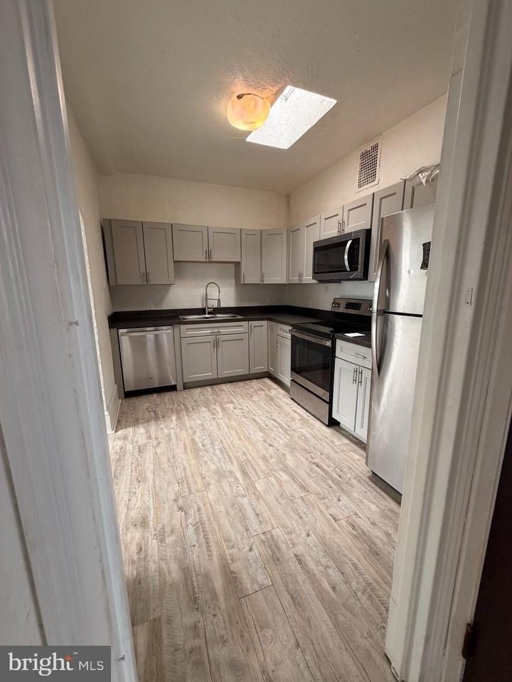 2801 N 2nd St #B5 - Photo 3 of 15