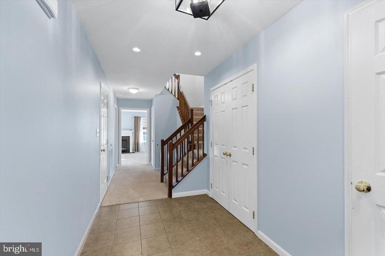 233 Thrush Dr - Photo 2 of 35