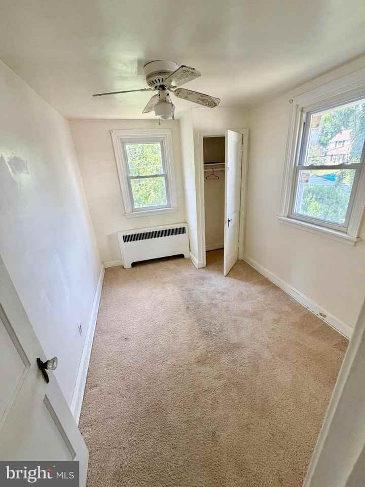 1123 Chester Pike - Photo 6 of 9