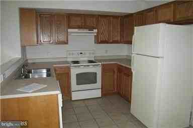 1910 Powell Dr #2C - Photo 3 of 5