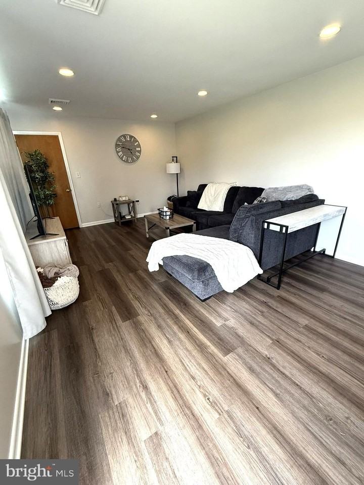 468 S Farmersville Rd - Photo 4 of 25