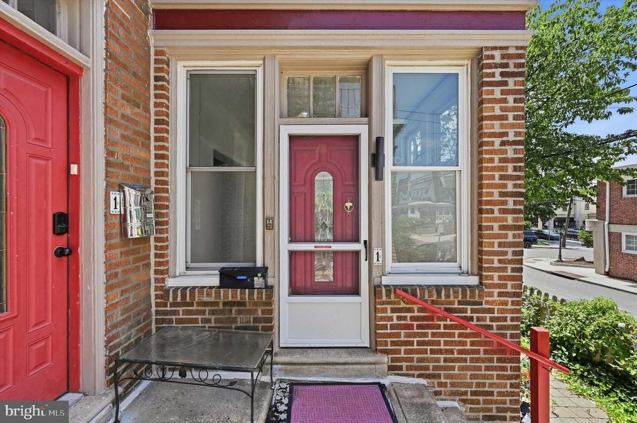 1 1/2 W Athens Ave #C - Photo 2 of 24