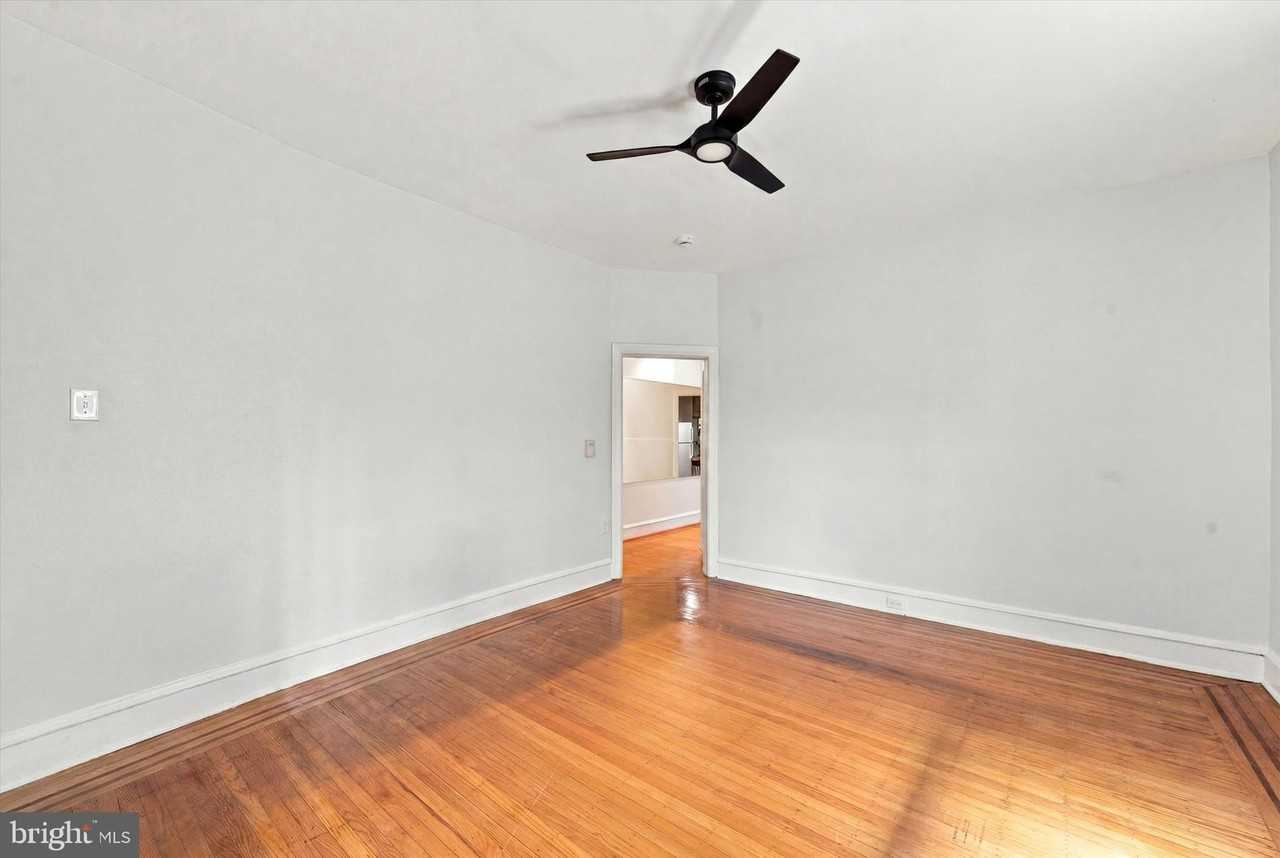 1 1/2 W Athens Ave #C - Photo 6 of 24