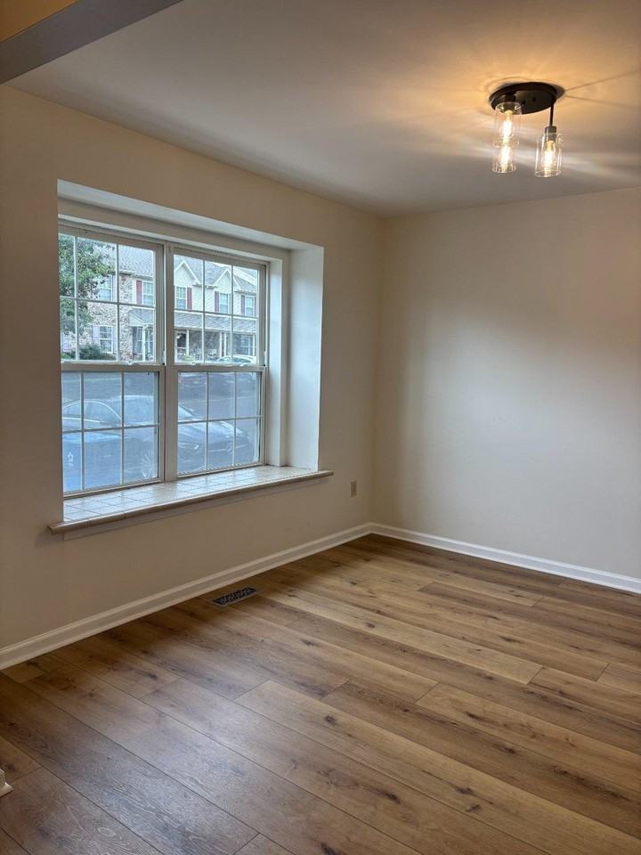 4220 Elm Ct - Photo 3 of 25