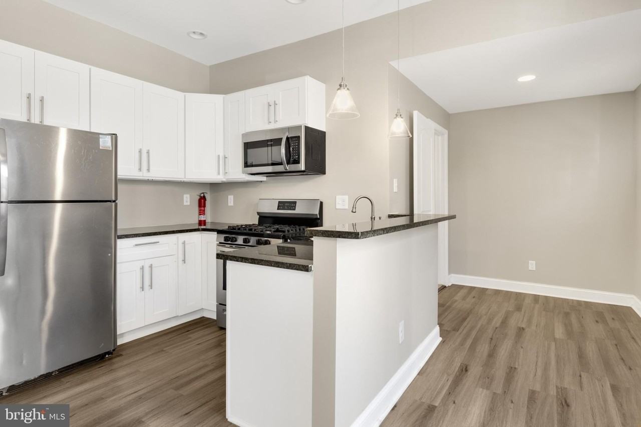3127 Cedar St #1R - Photo 4 of 18