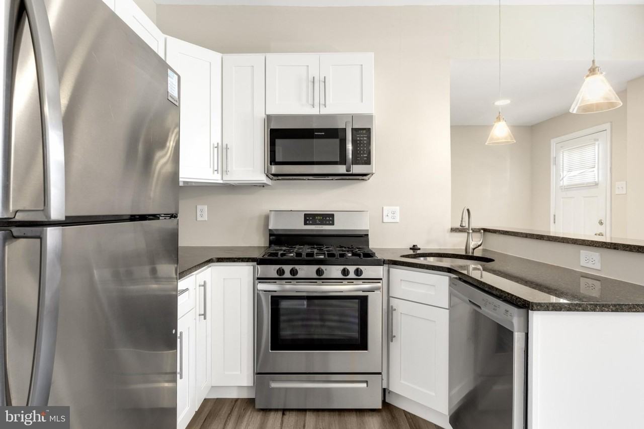 3127 Cedar St #1R - Photo 5 of 18
