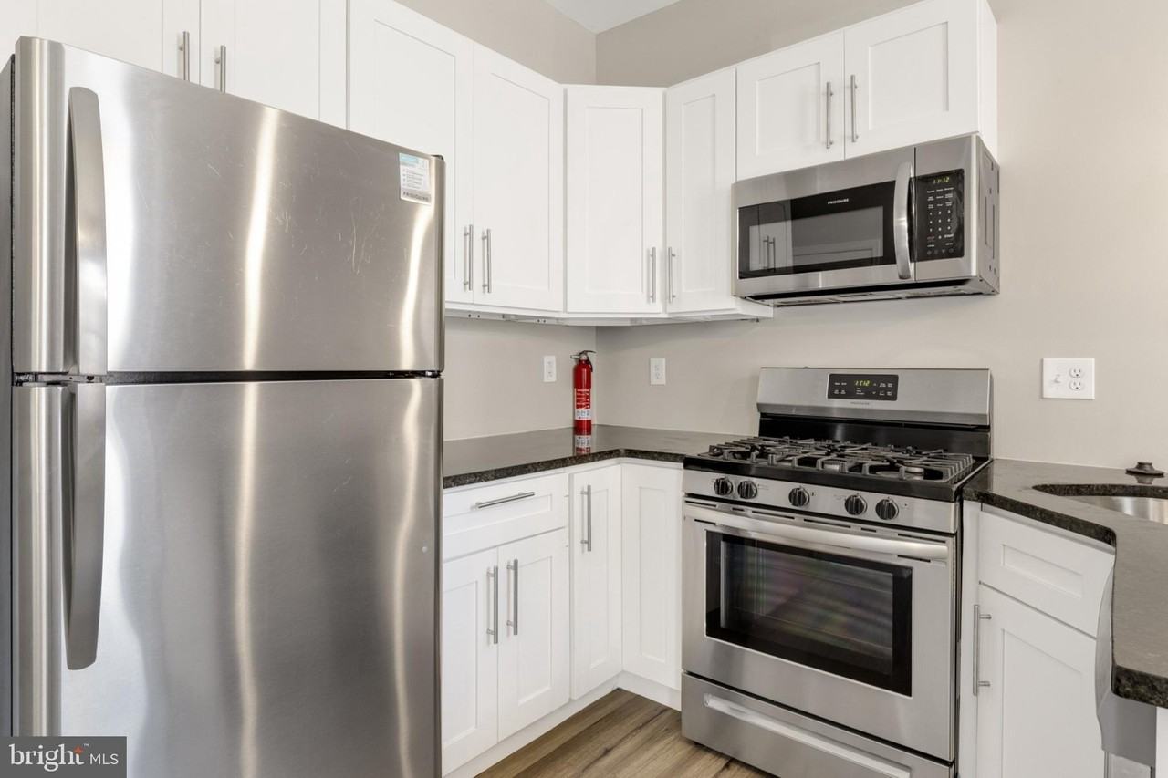 3127 Cedar St #1R - Photo 6 of 18