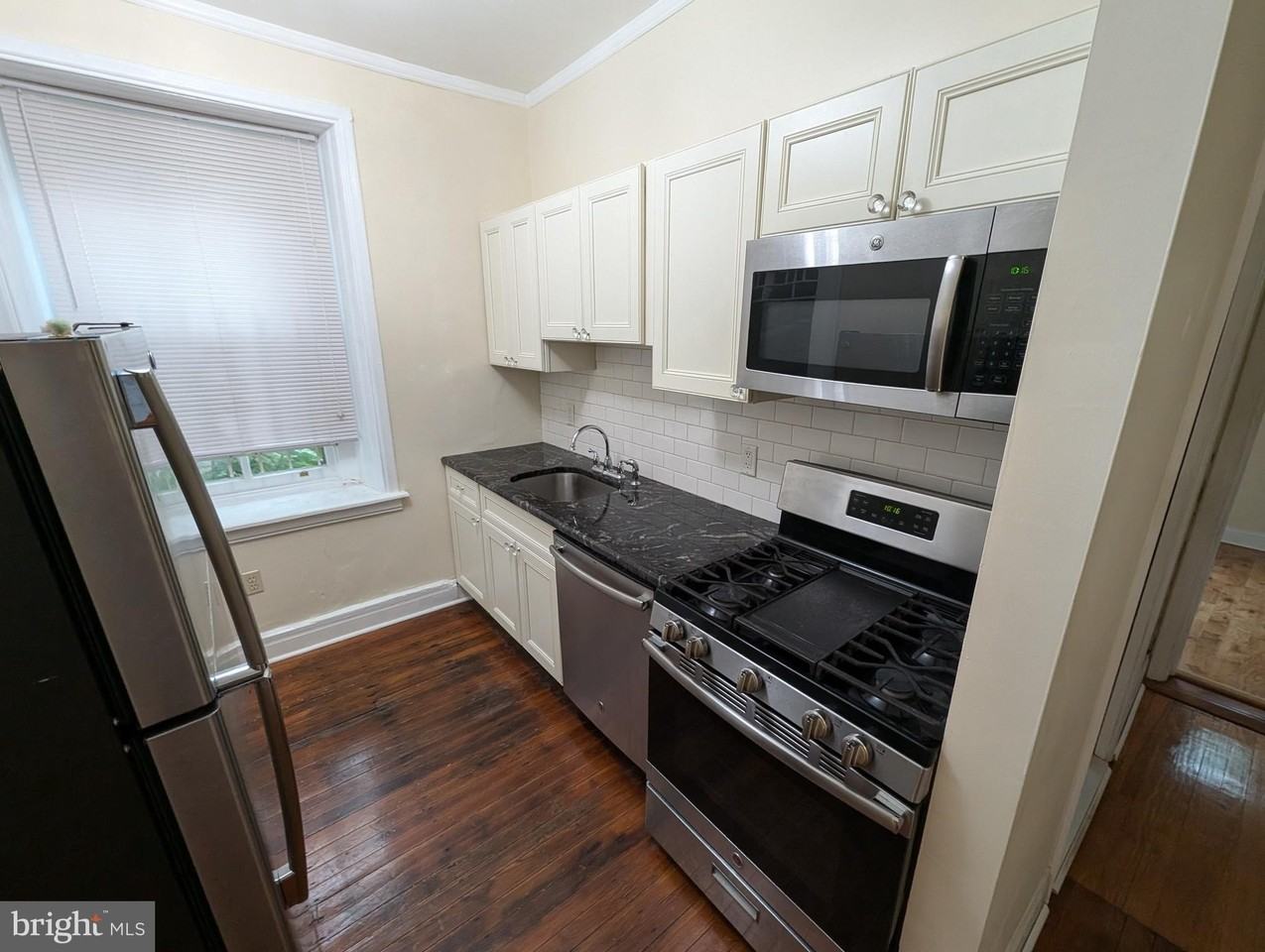 304 W School House Ln #1 - Photo 4 of 10