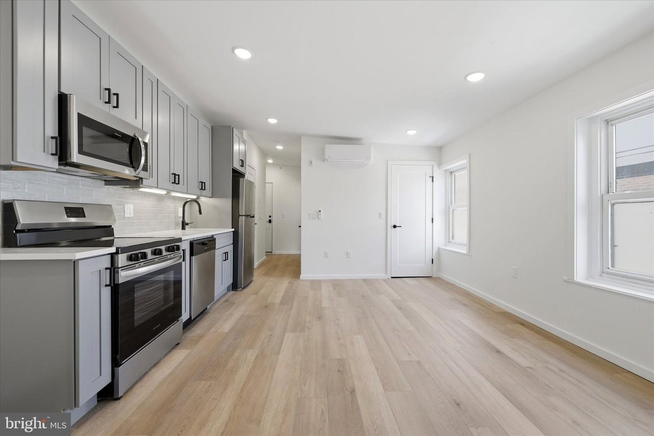 627 N 16th St #302 - Photo 4 of 12