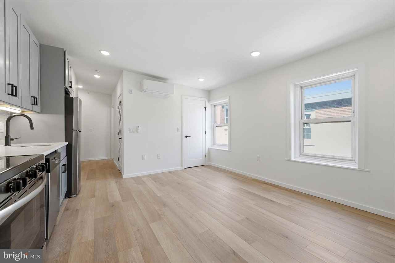 627 N 16th St #302 - Photo 5 of 12