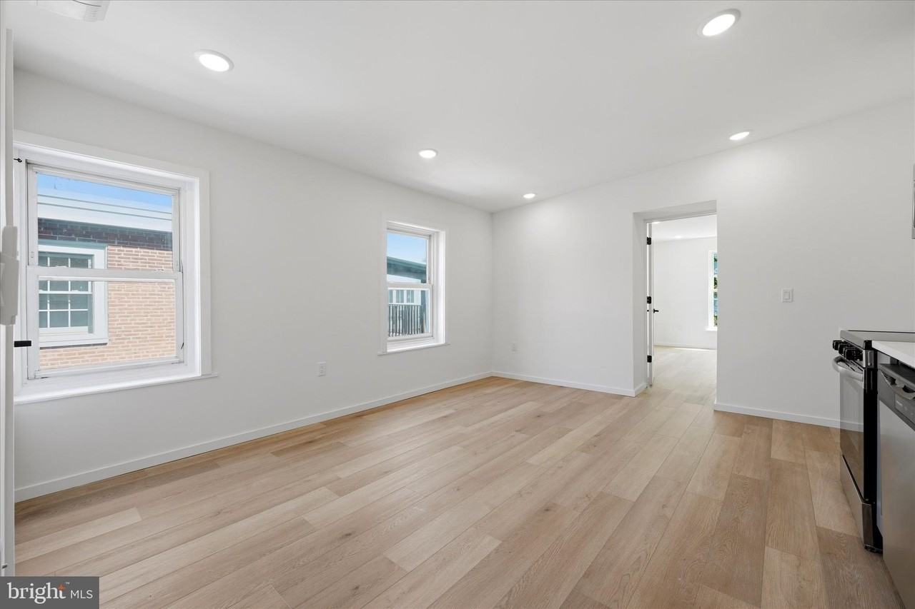 627 N 16th St #302 - Photo 6 of 12