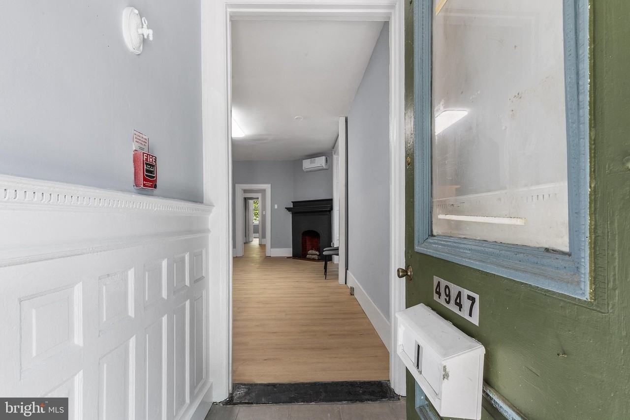4947 Catharine St - Photo 4 of 25