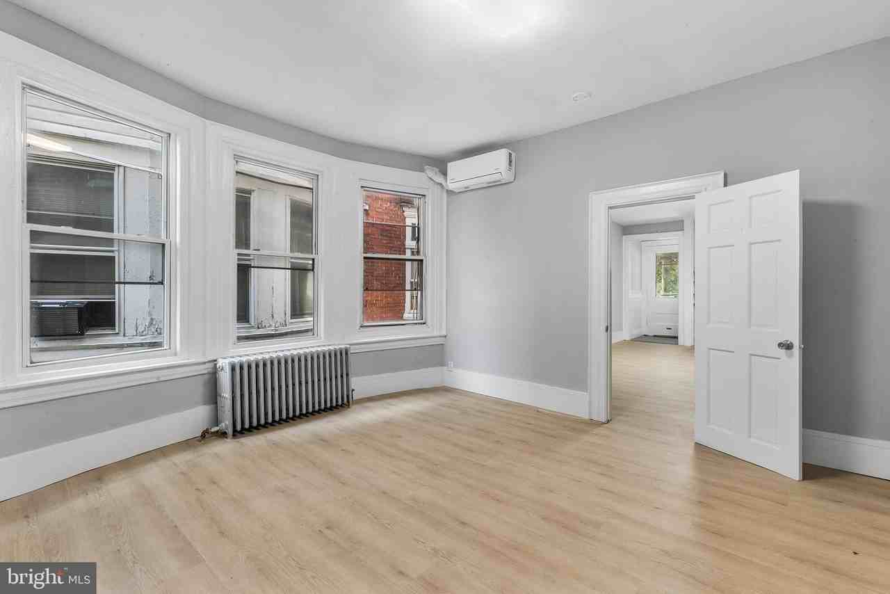 4947 Catharine St - Photo 6 of 25