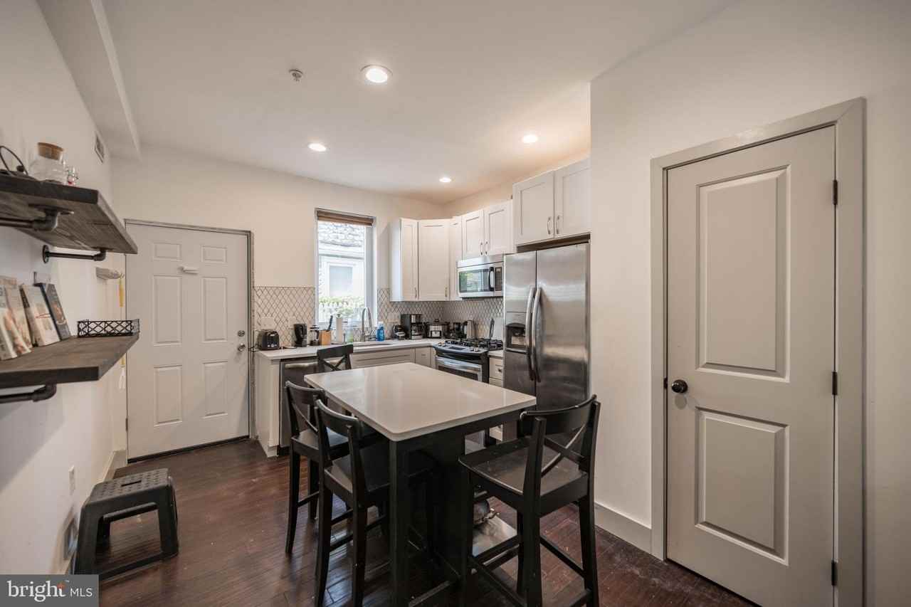 1770 Waterloo St - Photo 4 of 27