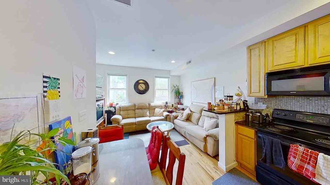 330 N Preston St - Photo 2 of 11
