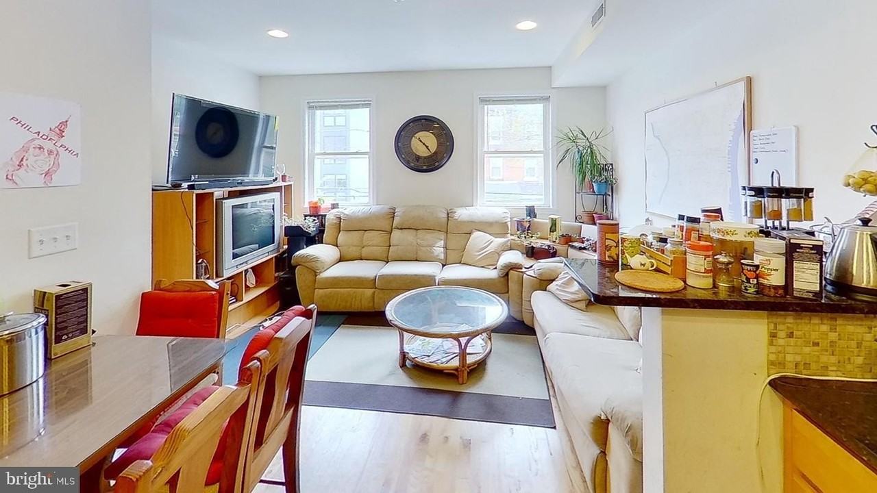 330 N Preston St - Photo 3 of 11