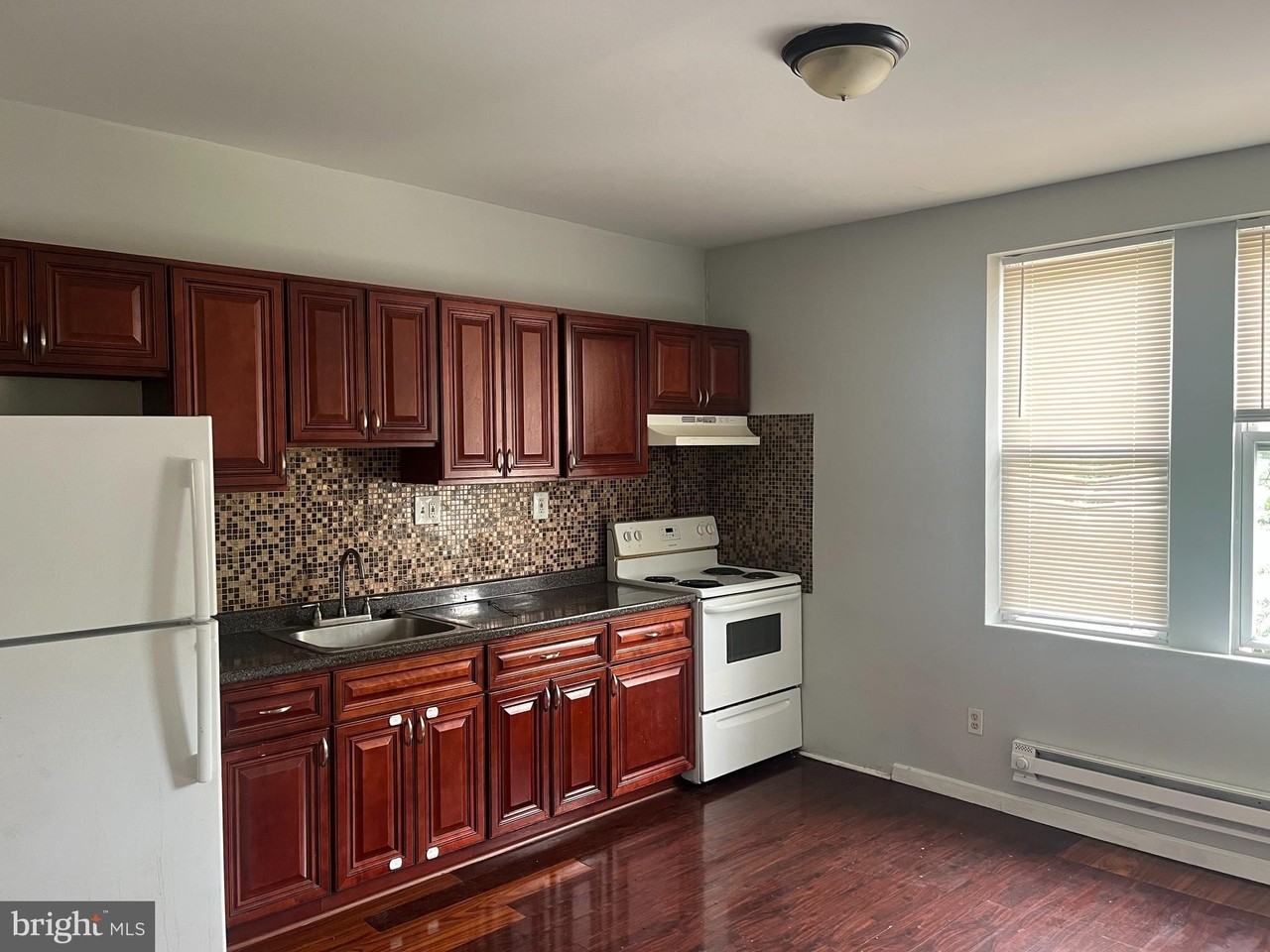 6124 N Broad St - Photo 3 of 15