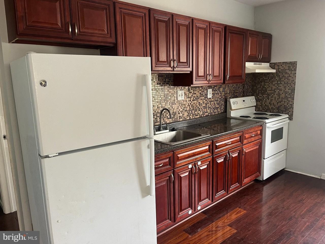 6124 N Broad St - Photo 4 of 15