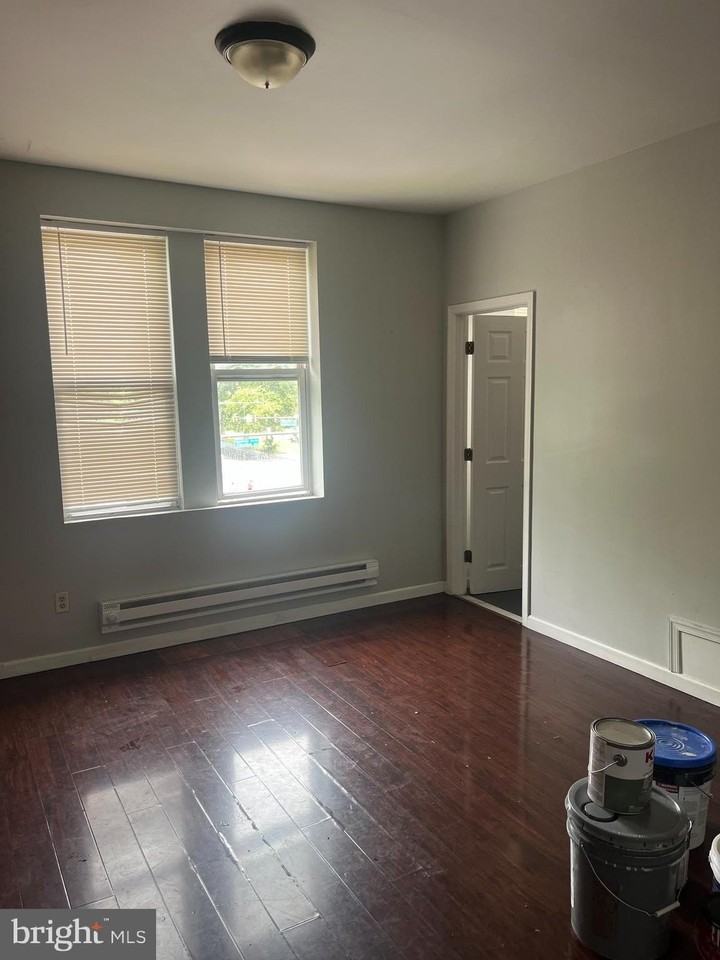 6124 N Broad St - Photo 7 of 15